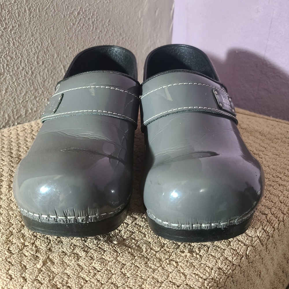 Koi Sanita Clogs Women 40 Grey Good Patent Leather Professional Nursing Shoes - Picture 4 of 11